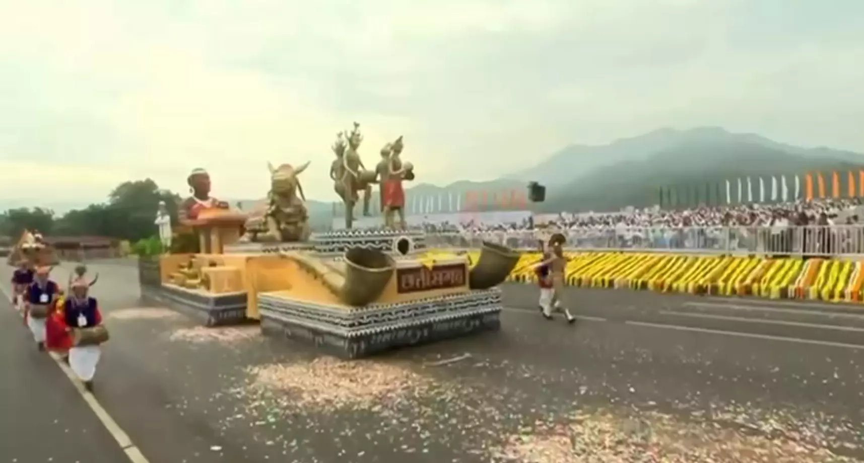 गुजरात की धरती पर बस्तर का सम्मान, एकता परेड में छत्तीसगढ़ की झांकी ने दिखाया विकास का नया मॉडल गुजरात की धरती पर बस्तर का सम्मान, एकता परेड में छत्तीसगढ़ की झांकी ने दिखाया विकास का नया मॉडल