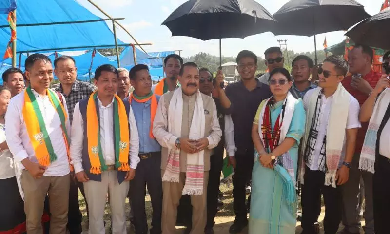 Mizoram-Tripura के बीच सड़क संपर्क बढ़ाने को चकमा ने राष्ट्रीय राजमार्ग की मांग उठाई Mizoram-Tripura के बीच सड़क संपर्क बढ़ाने को चकमा ने राष्ट्रीय राजमार्ग की मांग उठाई
