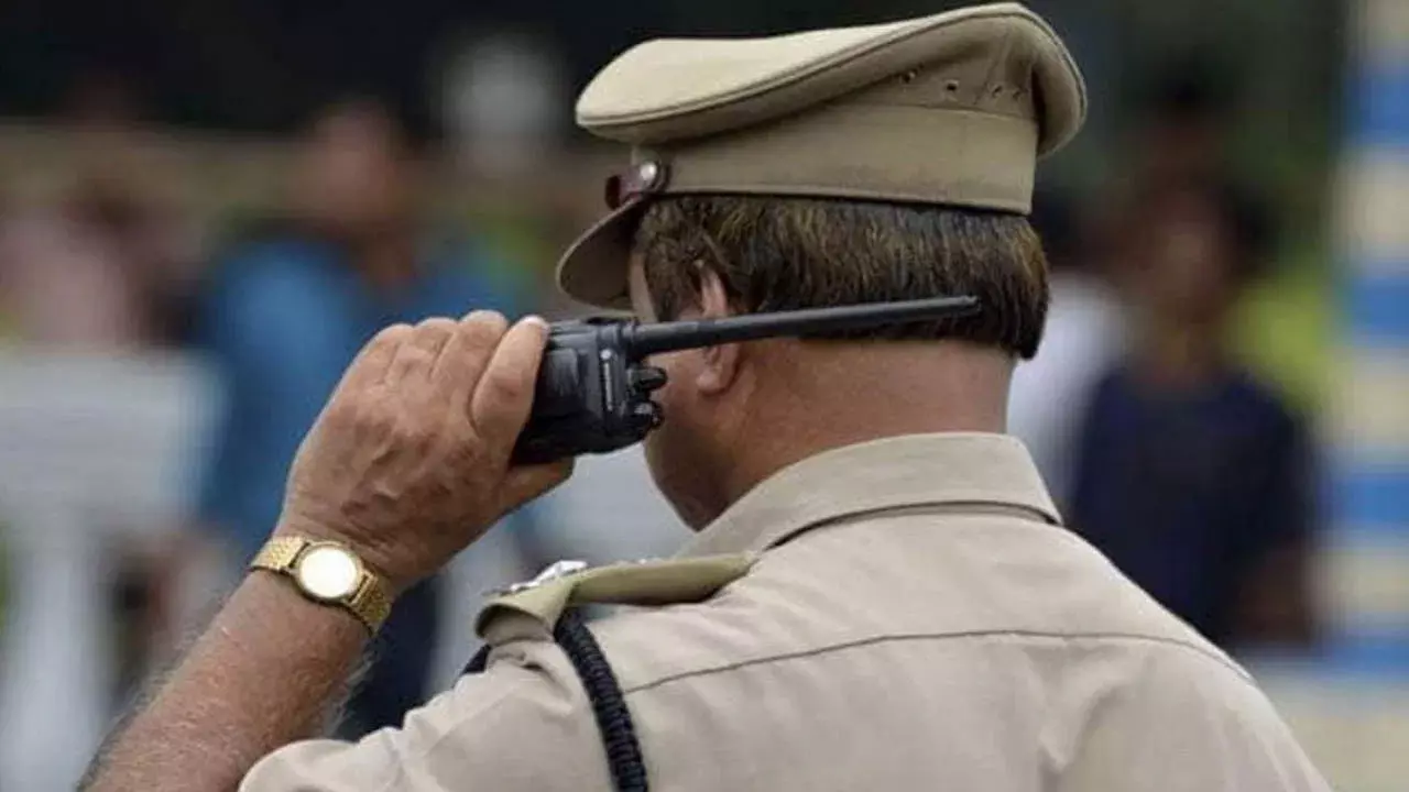 क्राइम ब्रांच का निलंबित आरक्षक बर्खास्त, कार से 2 लाख चोरी करने के मामले में बड़ा एक्शन क्राइम ब्रांच का निलंबित आरक्षक बर्खास्त, कार से 2 लाख चोरी करने के मामले में बड़ा एक्शन