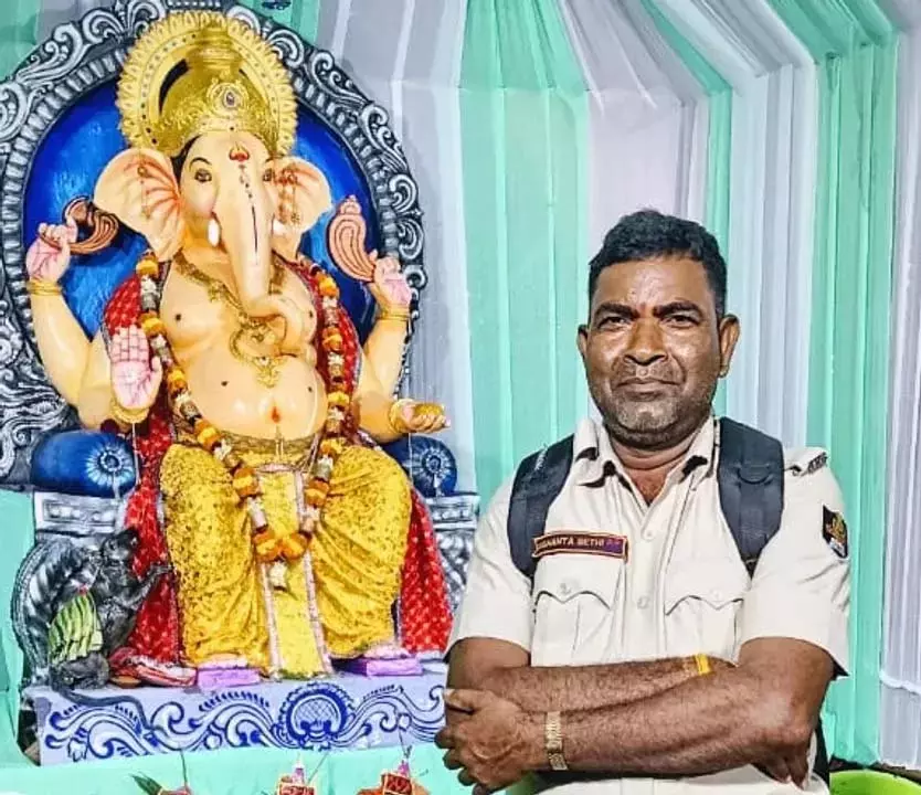 Odisha : बालासोर में NH 16 पर तेज़ रफ़्तार ट्रक ने होम गार्ड को कुचलकर मार डाला Odisha : बालासोर में NH 16 पर तेज़ रफ़्तार ट्रक ने होम गार्ड को कुचलकर मार डाला