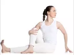 Yoga: योग से स्वस्थ जीवन, जानें वक्रासन के फायदे और इसे करने का तरीका Yoga: योग से स्वस्थ जीवन, जानें वक्रासन के फायदे और इसे करने का तरीका