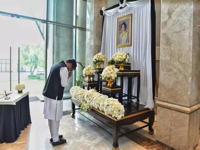 राज्य मंत्री ने थाईलैंड की राजमाता को दिल्ली में श्रद्धांजलि दी राज्य मंत्री ने थाईलैंड की राजमाता को दिल्ली में श्रद्धांजलि दी