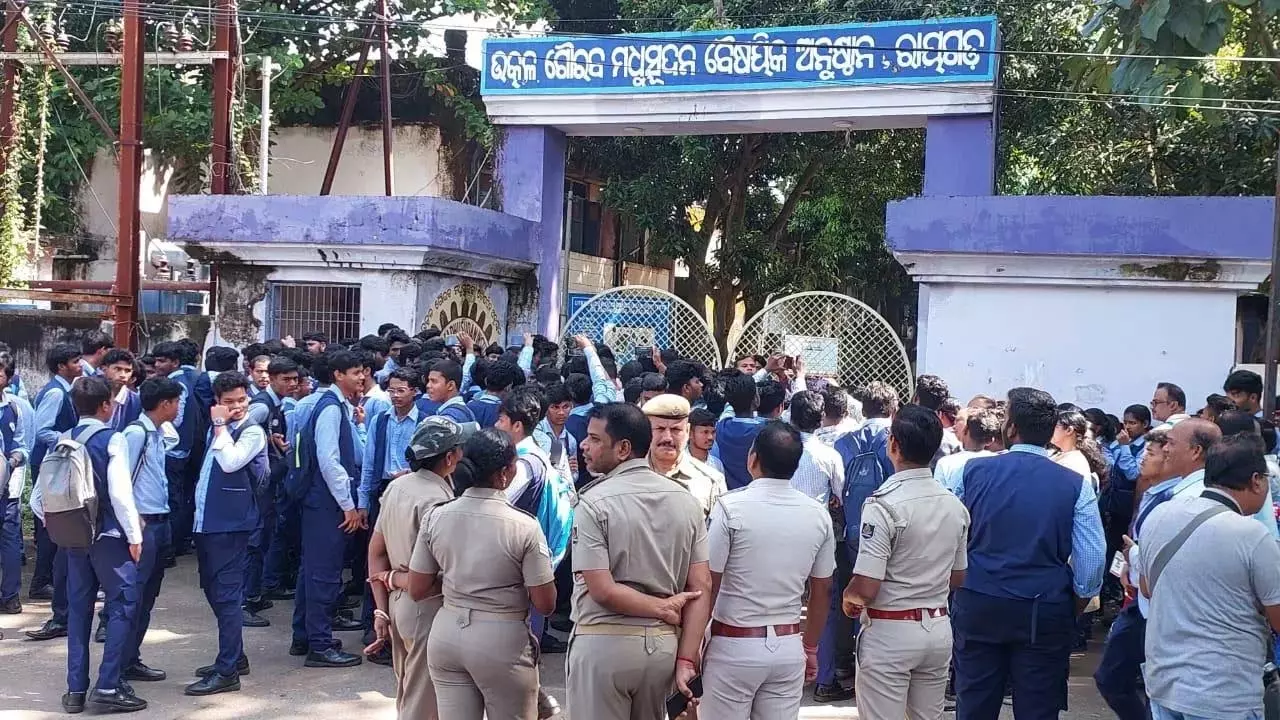 Odisha : यात्री बसों के लिए आग सुरक्षा प्रणालियों को अनिवार्य कर दिया है Odisha : यात्री बसों के लिए आग सुरक्षा प्रणालियों को अनिवार्य कर दिया है