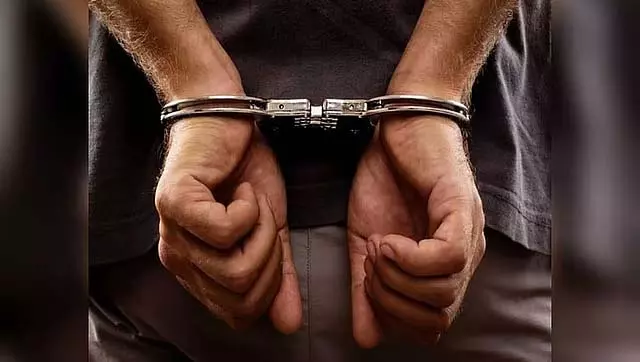 Bengaluru : वर्क हाउस से सोने के गहने चोरी, महिला गिरफ्तार Bengaluru : वर्क हाउस से सोने के गहने चोरी, महिला गिरफ्तार