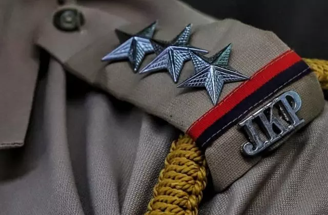 Jammu: गोवंश तस्करी की कोशिश नाकाम, पुलिस ने वाहन किया जब्त Jammu: गोवंश तस्करी की कोशिश नाकाम, पुलिस ने वाहन किया जब्त