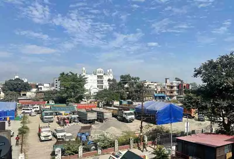 Paonta Sahib में अवैध खनन के खिलाफ रात में चलाए गए अभियान में 23 डंपर जब्त Paonta Sahib में अवैध खनन के खिलाफ रात में चलाए गए अभियान में 23 डंपर जब्त