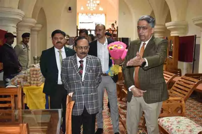 Himachal: जेल के कैदियों ने विशेष प्रदर्शनी में शिल्पकला का प्रदर्शन किया Himachal: जेल के कैदियों ने विशेष प्रदर्शनी में शिल्पकला का प्रदर्शन किया