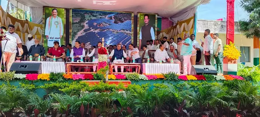 Hoskote : येलाचाहल्ली केरेअंगला में सोलर पैनल का उद्घाटन किया गया Hoskote : येलाचाहल्ली केरेअंगला में सोलर पैनल का उद्घाटन किया गया