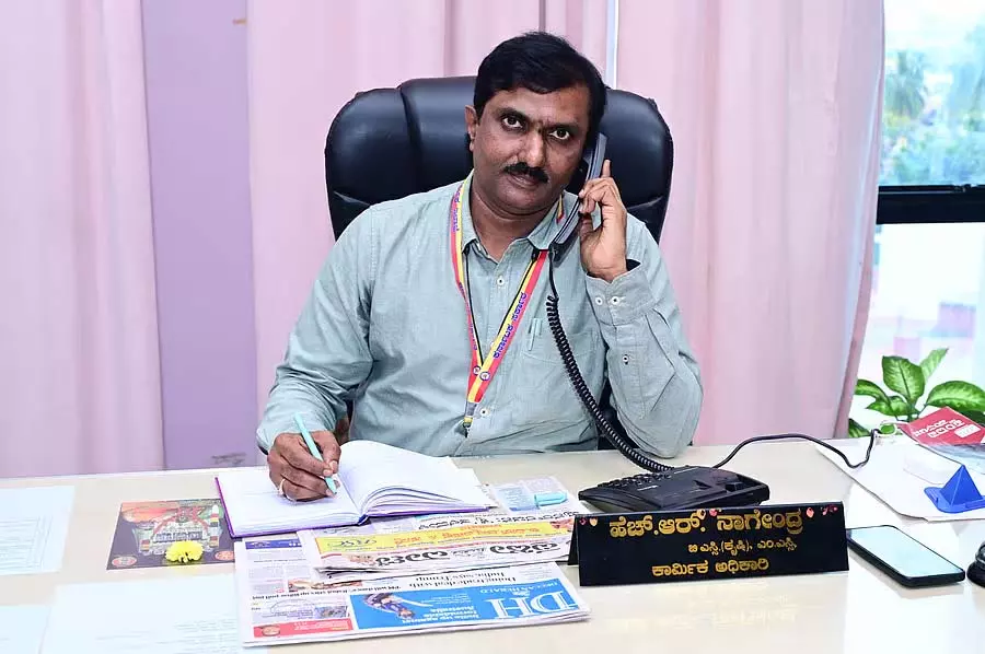 लेबर कार्ड के साथ सुविधा की गारंटी: H.R. Nagendra लेबर कार्ड के साथ सुविधा की गारंटी: H.R. Nagendra