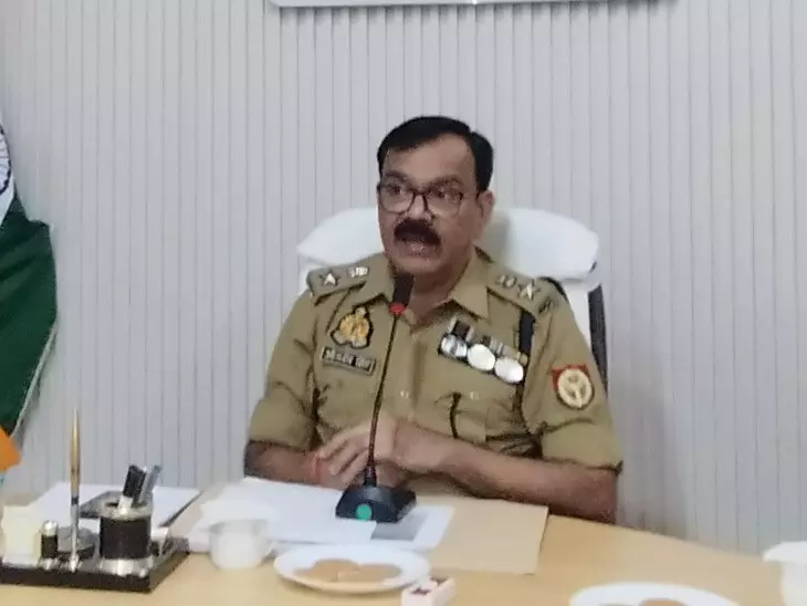 Ballia: कानून में बड़ा बदलाव, एसपी ने समझाई नई धाराओं की जानकारी Ballia: कानून में बड़ा बदलाव, एसपी ने समझाई नई धाराओं की जानकारी