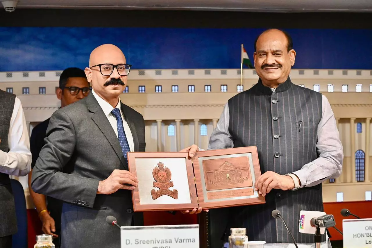 2047 तक विकसित भारत के लिए कानून का शासन महत्वपूर्ण: लोकसभा अध्यक्ष 2047 तक विकसित भारत के लिए कानून का शासन महत्वपूर्ण: लोकसभा अध्यक्ष