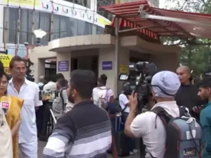 पवई के स्टूडियो से एयर गन, पेट्रोल, रबर घोल और लाइटर जब्त पवई के स्टूडियो से एयर गन, पेट्रोल, रबर घोल और लाइटर जब्त