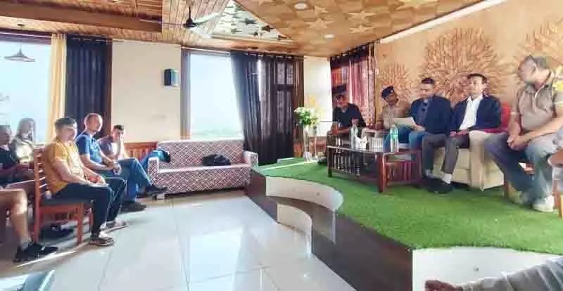 Himachal: पैराग्लाइडिंग दुर्घटनाओं में वृद्धि के बाद बीर-बिलिंग अधिकारियों ने सुरक्षा मानदंड कड़े किए Himachal: पैराग्लाइडिंग दुर्घटनाओं में वृद्धि के बाद बीर-बिलिंग अधिकारियों ने सुरक्षा मानदंड कड़े किए