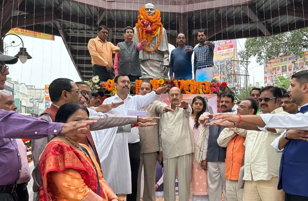 Bareilly: एकता दिवस पर कुर्मी महासभा ने किया पटेल का सम्मान Bareilly: एकता दिवस पर कुर्मी महासभा ने किया पटेल का सम्मान