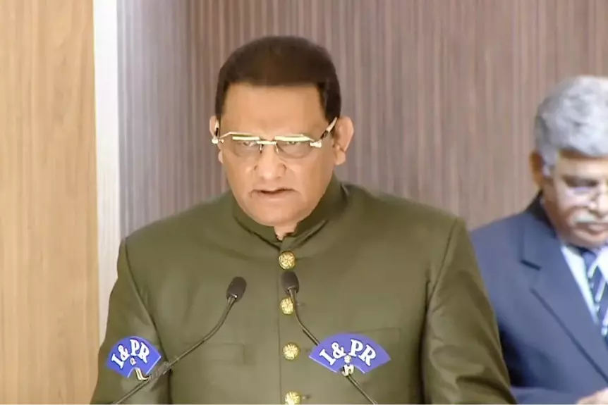 मोहम्मद अज़हरुद्दीन ने तेलंगाना कैबिनेट मंत्री के रूप में शपथ ली मोहम्मद अज़हरुद्दीन ने तेलंगाना कैबिनेट मंत्री के रूप में शपथ ली
