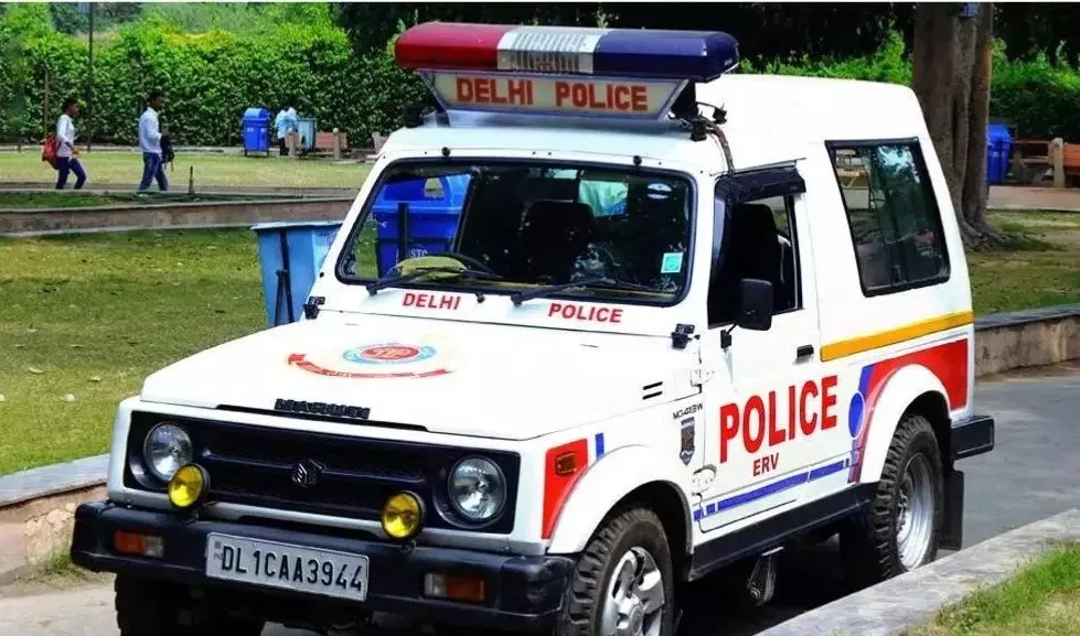 New Delhi: सीलमपुर बना रणक्षेत्र, बदमाशों ने युवक को मारी गोली New Delhi: सीलमपुर बना रणक्षेत्र, बदमाशों ने युवक को मारी गोली