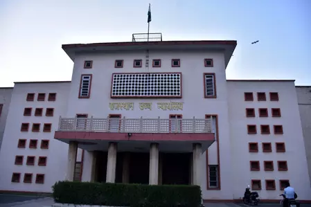 हाई कोर्ट को निशाना बनाने की बात लिखी गई, धमकी भरे मेल से हड़कंप, कोर्ट की सुनवाई रुकी हाई कोर्ट को निशाना बनाने की बात लिखी गई, धमकी भरे मेल से हड़कंप, कोर्ट की सुनवाई रुकी