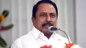 Tamil Nadu सेनगोट्टैयन ने ओपीएस, टीटीवी धिन्काकरन से हाथ मिलाया Tamil Nadu सेनगोट्टैयन ने ओपीएस, टीटीवी धिन्काकरन से हाथ मिलाया