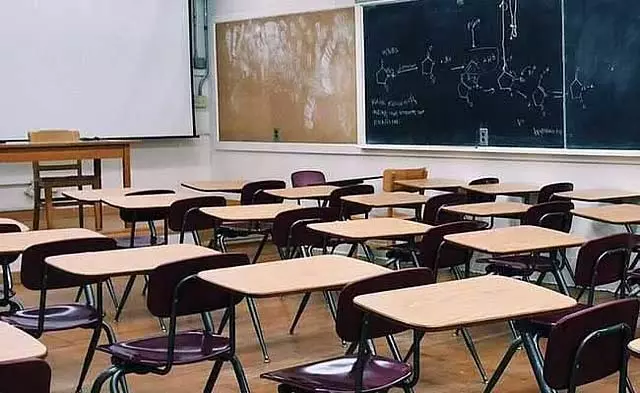 Jammu और कश्मीर में स्कूल के कामकाज के घंटे बदल गए Jammu और कश्मीर में स्कूल के कामकाज के घंटे बदल गए