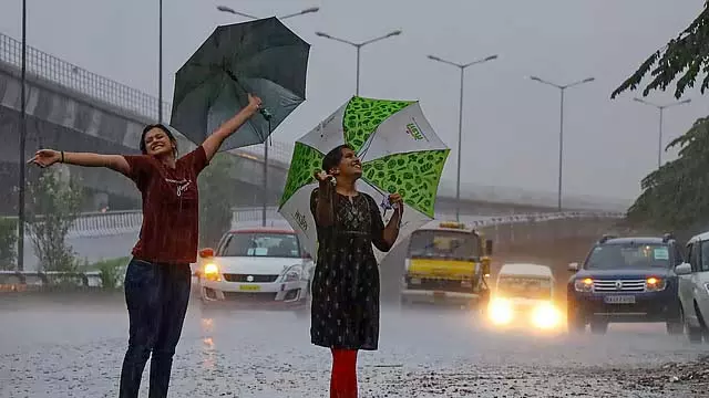 Tamil Nadu : अक्टूबर में सामान्य से 36% ज़्यादा बारिश हुई Tamil Nadu : अक्टूबर में सामान्य से 36% ज़्यादा बारिश हुई