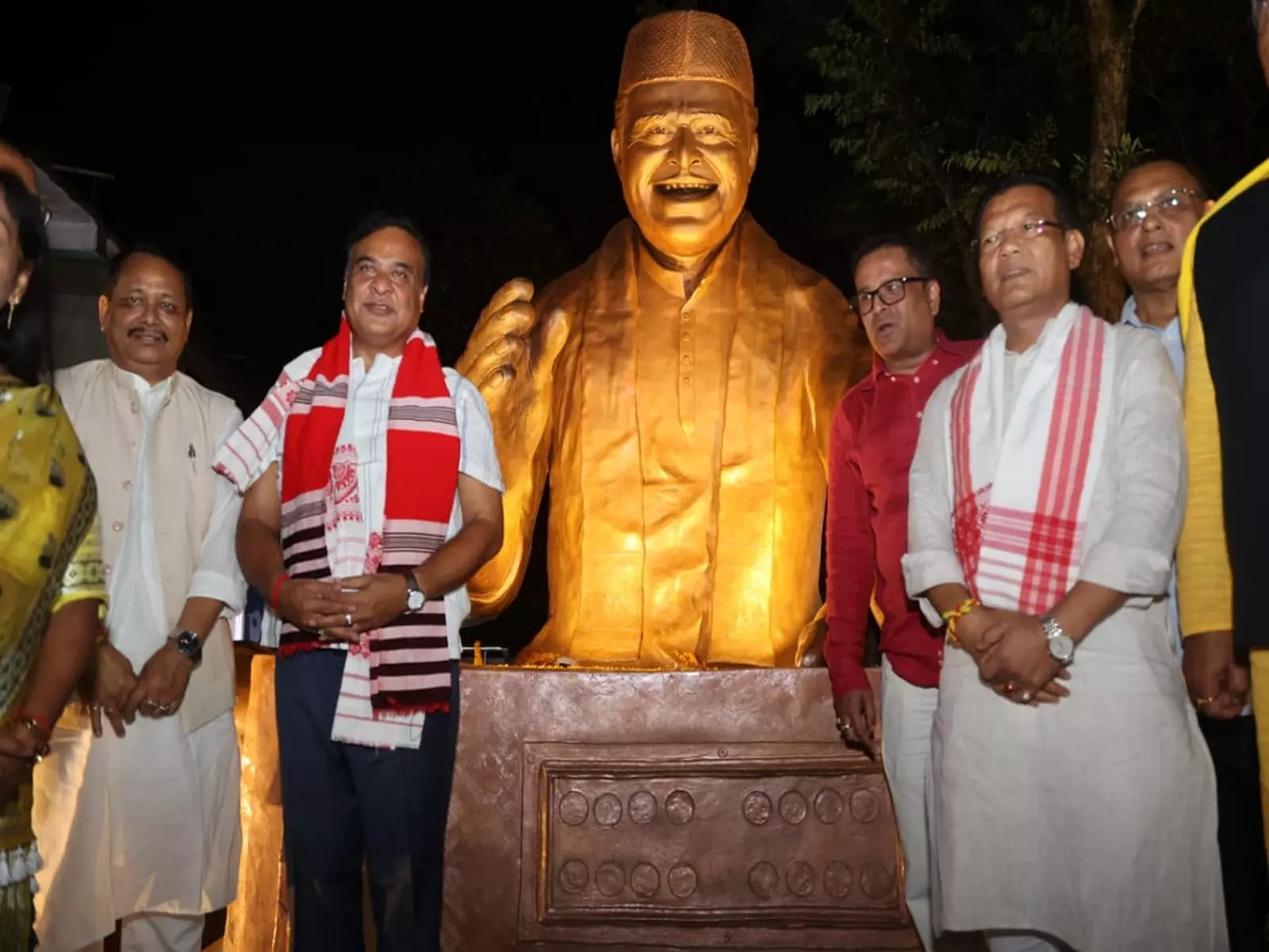 CM सरमा ने भूपेन हजारिका की प्रतिमा और गौरव पथ का किया उद्घाटन CM सरमा ने भूपेन हजारिका की प्रतिमा और गौरव पथ का किया उद्घाटन