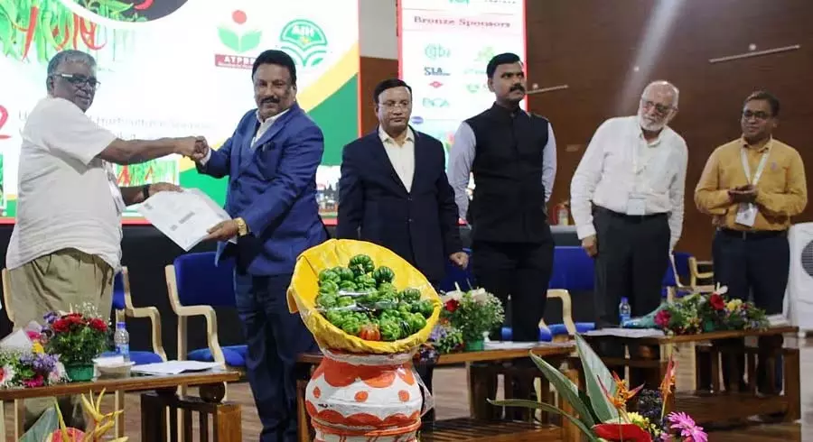मिर्च की फसल से आय में वृद्धि: District Collector मिर्च की फसल से आय में वृद्धि: District Collector