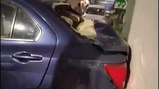 Noida: पीछे जा रही कार की चपेट में आया 3 साल का बच्चा, मौत Noida: पीछे जा रही कार की चपेट में आया 3 साल का बच्चा, मौत