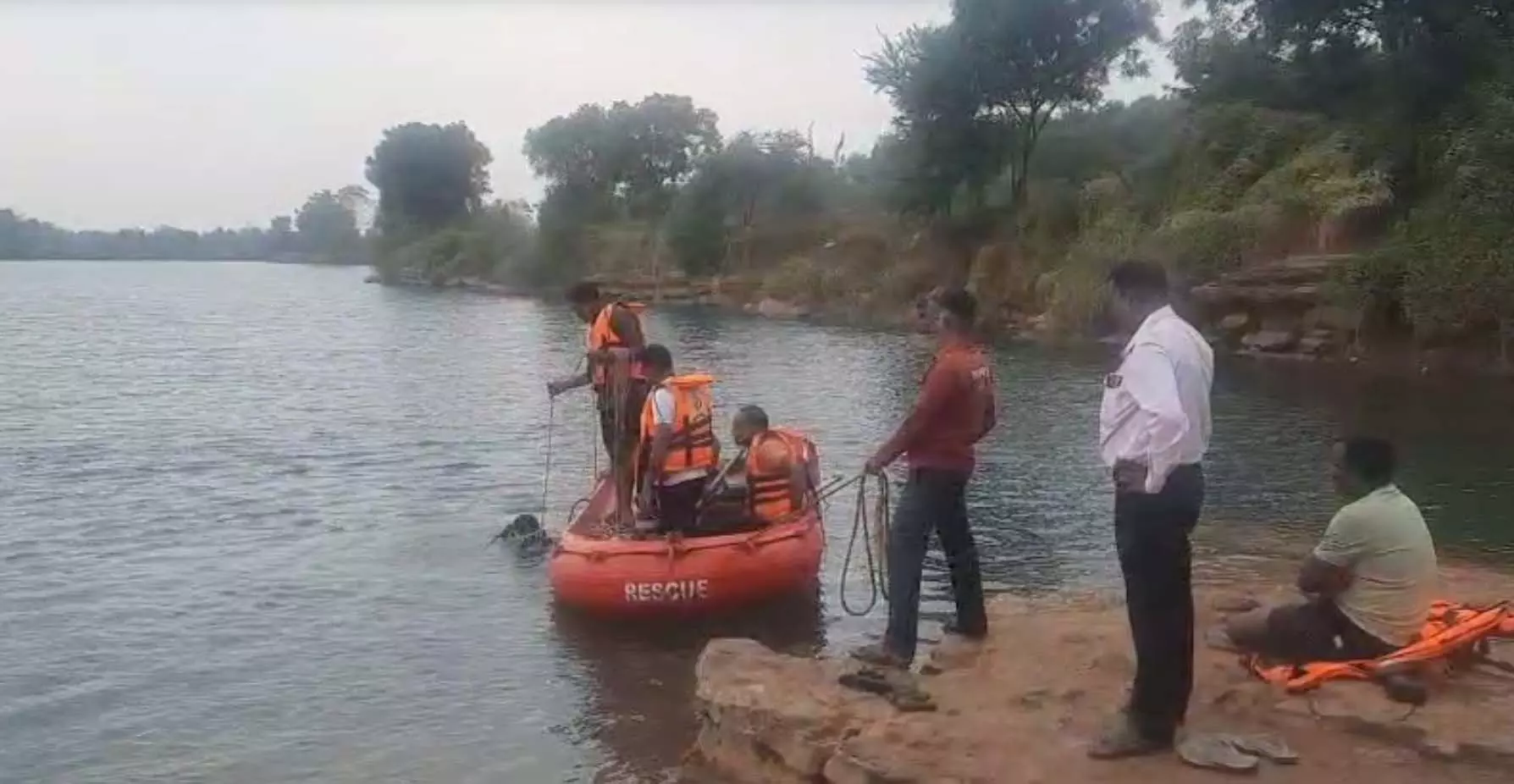 Raipur Breaking: माना ब्लू वाटर में दो नाबालिगों की डूबने से मौत Raipur Breaking: माना ब्लू वाटर में दो नाबालिगों की डूबने से मौत