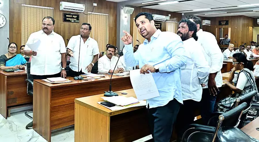 Hubli : पुरानी कोर्ट बिल्डिंग सौंपने से इनकार Hubli : पुरानी कोर्ट बिल्डिंग सौंपने से इनकार