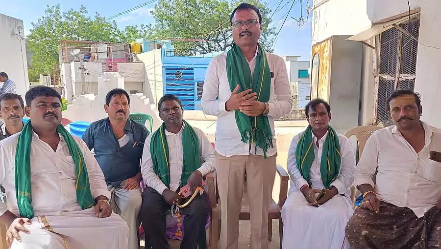 Karnataka: किसानों ने दूसरी फसल के लिए पानी की सप्लाई की मांग की Karnataka: किसानों ने दूसरी फसल के लिए पानी की सप्लाई की मांग की