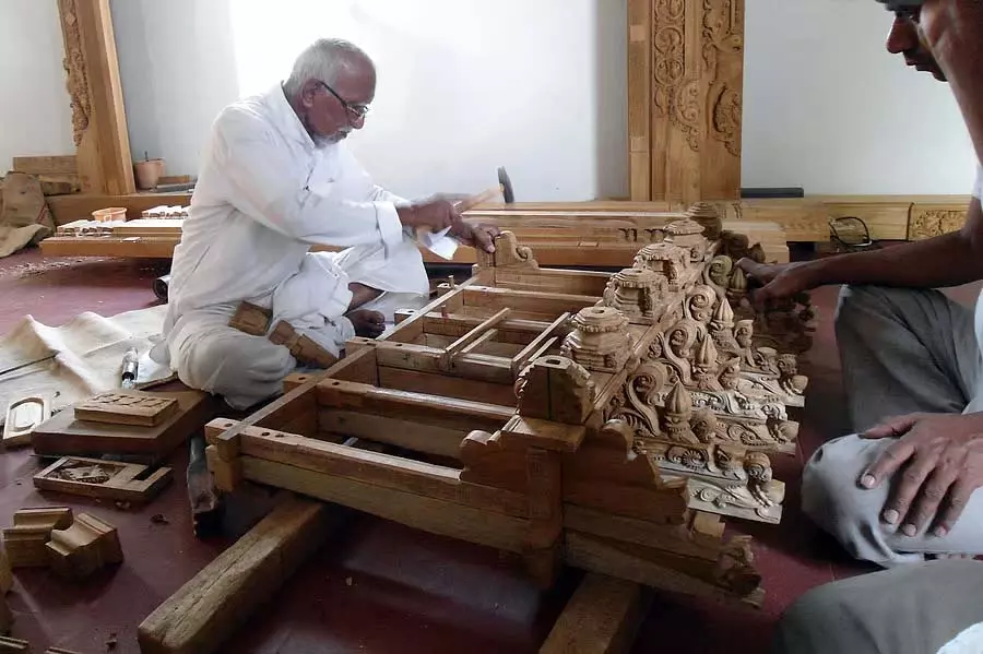 Surapura : बोपन्ना मोनप्पा बडिगेर को राज्योत्सव माला मिली Surapura : बोपन्ना मोनप्पा बडिगेर को राज्योत्सव माला मिली