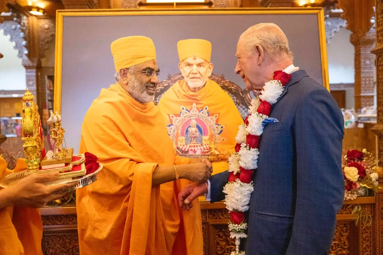 ब्रिटेन के राजा और रानी का विशेष दौरा, नीसडेन मंदिर में आस्था और सेवा को नमन ब्रिटेन के राजा और रानी का विशेष दौरा, नीसडेन मंदिर में आस्था और सेवा को नमन