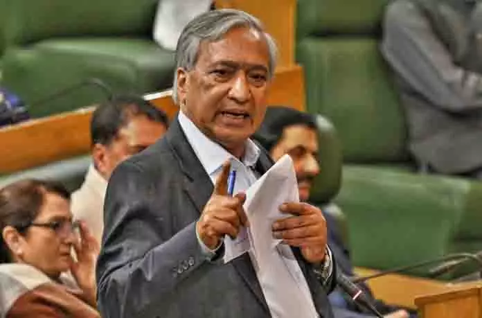 SRINAGAR: सांसदों ने प्रेस की स्वतंत्रता सुनिश्चित करने के लिए मीडिया नीति की मांग की SRINAGAR: सांसदों ने प्रेस की स्वतंत्रता सुनिश्चित करने के लिए मीडिया नीति की मांग की