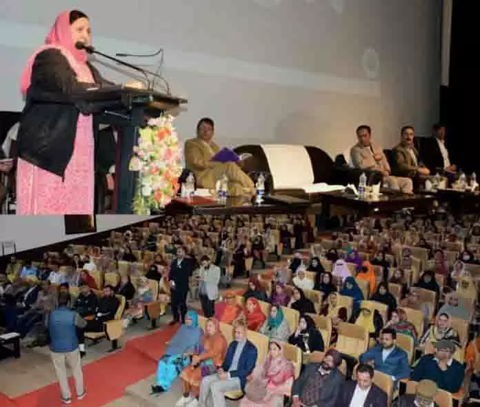 सरकार जम्मू-कश्मीर में आधारभूत शिक्षा प्रणाली को मजबूत करने के लिए प्रतिबद्ध: Sakina Itoo सरकार जम्मू-कश्मीर में आधारभूत शिक्षा प्रणाली को मजबूत करने के लिए प्रतिबद्ध: Sakina Itoo