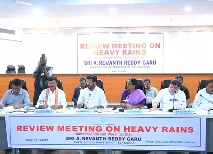मोन्था से प्रभावित किसानों को बड़ी राहत, तेलंगाना CM ने किया मुआवजे का ऐलान मोन्था से प्रभावित किसानों को बड़ी राहत, तेलंगाना CM ने किया मुआवजे का ऐलान