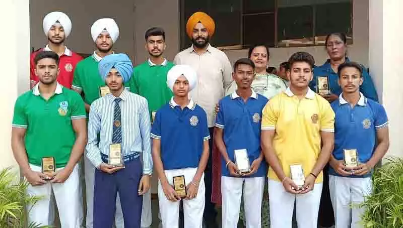 Ludhiana: शहर के स्कूली लड़कों ने राष्ट्रीय बास्केटबॉल टूर्नामेंट में 7वां स्थान हासिल किया Ludhiana: शहर के स्कूली लड़कों ने राष्ट्रीय बास्केटबॉल टूर्नामेंट में 7वां स्थान हासिल किया