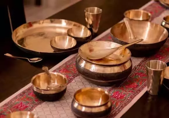 कांसे के बर्तन में खट्टी चीजें खाने से हो सकती है Health पर बुरा असर कांसे के बर्तन में खट्टी चीजें खाने से हो सकती है Health पर बुरा असर