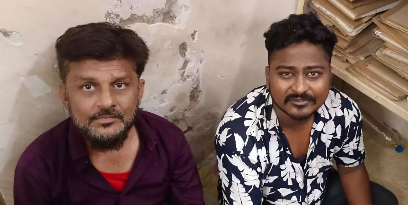 CG NEWS: नशीली कफ सिरप के साथ 2 नशे के सौदागर गिरफ्तार CG NEWS: नशीली कफ सिरप के साथ 2 नशे के सौदागर गिरफ्तार