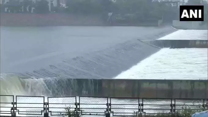 सूरत और दक्षिण गुजरात में भारी बारिश से तापी नदी उफान पर, सूरत और दक्षिण गुजरात में भारी बारिश से तापी नदी उफान पर,