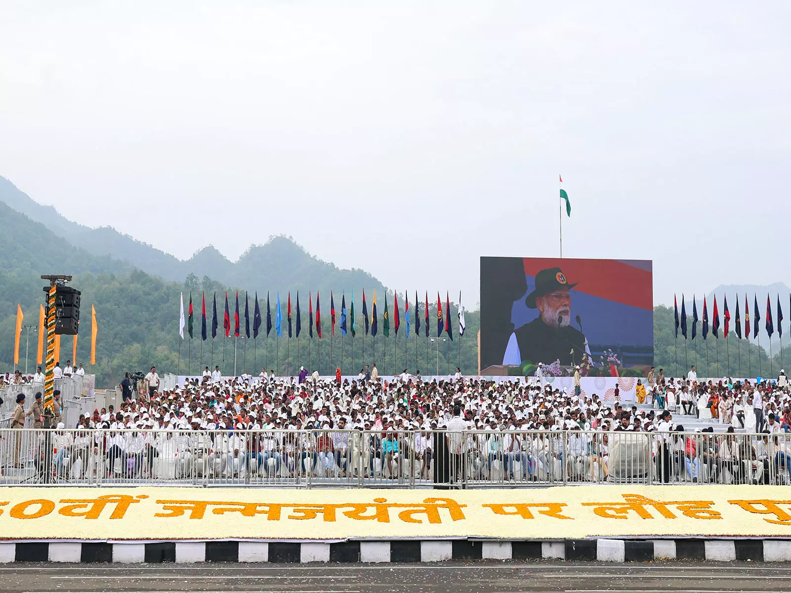 गुजरात सरकार ने राष्ट्रीय एकता दिवस मनाया गुजरात सरकार ने राष्ट्रीय एकता दिवस मनाया