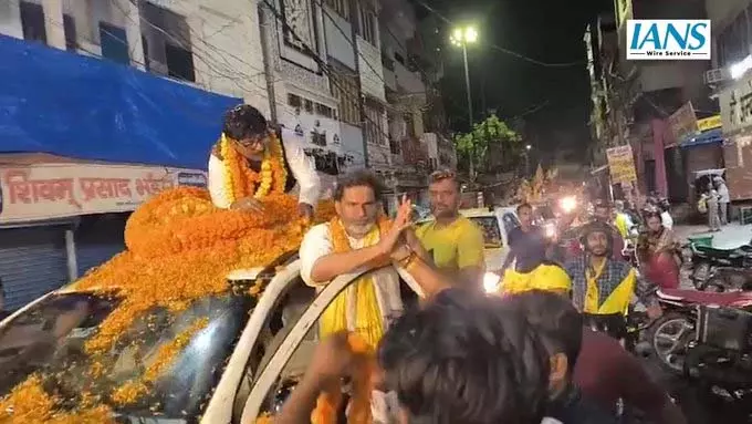 मुजफ्फरपुर में जन सुराज पार्टी का शक्ति प्रदर्शन, प्रशांत किशोर ने रोड शो कर दिखाई ताकत मुजफ्फरपुर में जन सुराज पार्टी का शक्ति प्रदर्शन, प्रशांत किशोर ने रोड शो कर दिखाई ताकत