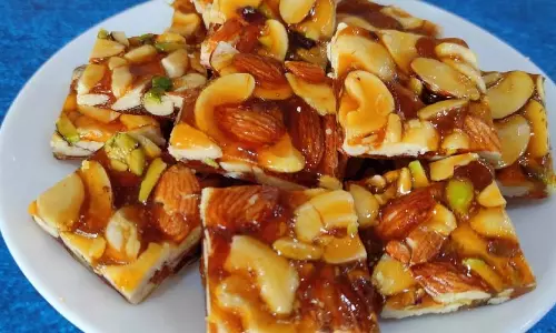 Dry Fruits Gajak: इस सर्दी में ज़रूर ट्राई करें ये डिश Dry Fruits Gajak: इस सर्दी में ज़रूर ट्राई करें ये डिश