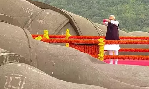 सरदार वल्लभभाई पटेल के जन्मदिन पर: प्रधानमंत्री मोदी ने श्रद्धांजलि दी