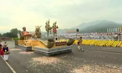 गुजरात की धरती पर बस्तर का सम्मान, एकता परेड में छत्तीसगढ़ की झांकी ने दिखाया विकास का नया मॉडल गुजरात की धरती पर बस्तर का सम्मान, एकता परेड में छत्तीसगढ़ की झांकी ने दिखाया विकास का नया मॉडल