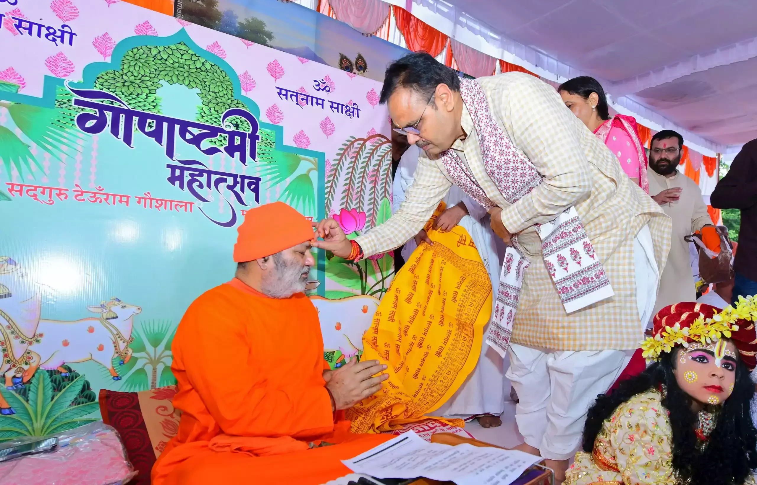 Jaipur: मुख्यमंत्री भजनलाल शर्मा ने गोपाष्टमी पर की गौ माता की पूजा Jaipur: मुख्यमंत्री भजनलाल शर्मा ने गोपाष्टमी पर की गौ माता की पूजा