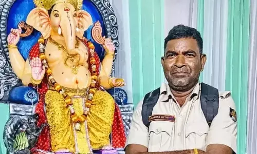 Odisha : बालासोर में NH 16 पर तेज़ रफ़्तार ट्रक ने होम गार्ड को कुचलकर मार डाला Odisha : बालासोर में NH 16 पर तेज़ रफ़्तार ट्रक ने होम गार्ड को कुचलकर मार डाला