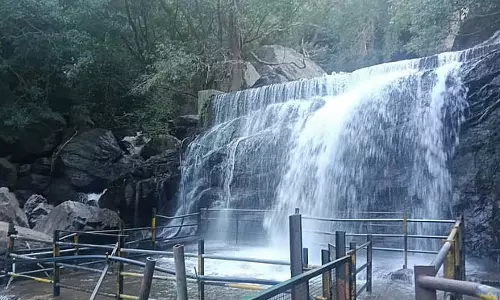 Tamil Nadu : 13 दिन बाद सुरूली फॉल्स में नहाने की इजाज़त मिली