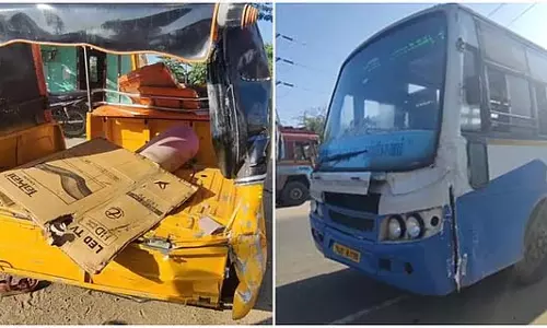 सरकारी बस की स्कूल स्टूडेंट्स को ले जा रही ऑटो से टक्कर हो गई: महिला की मौत 11 लोग घायल