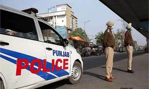 Punjab: पुलिस नाके पर अचानक मचा हड़कंप