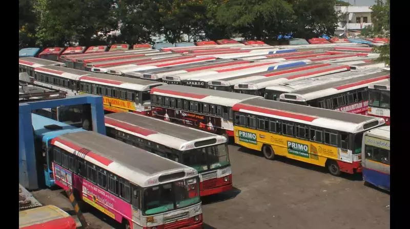 Telangana : बस चालकों की कमी से पर्यटन और परिवहन क्षेत्र प्रभावित Telangana : बस चालकों की कमी से पर्यटन और परिवहन क्षेत्र प्रभावित